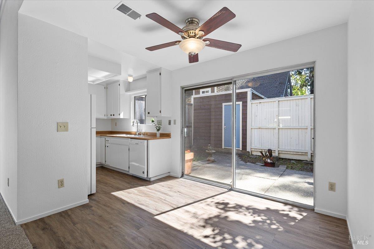 2426 Lakeview Drive Santa Rosa, CA 95405 - Photo 7 of 43