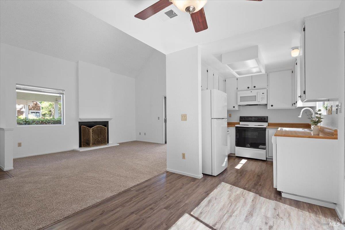 2426 Lakeview Drive Santa Rosa, CA 95405 - Photo 8 of 43