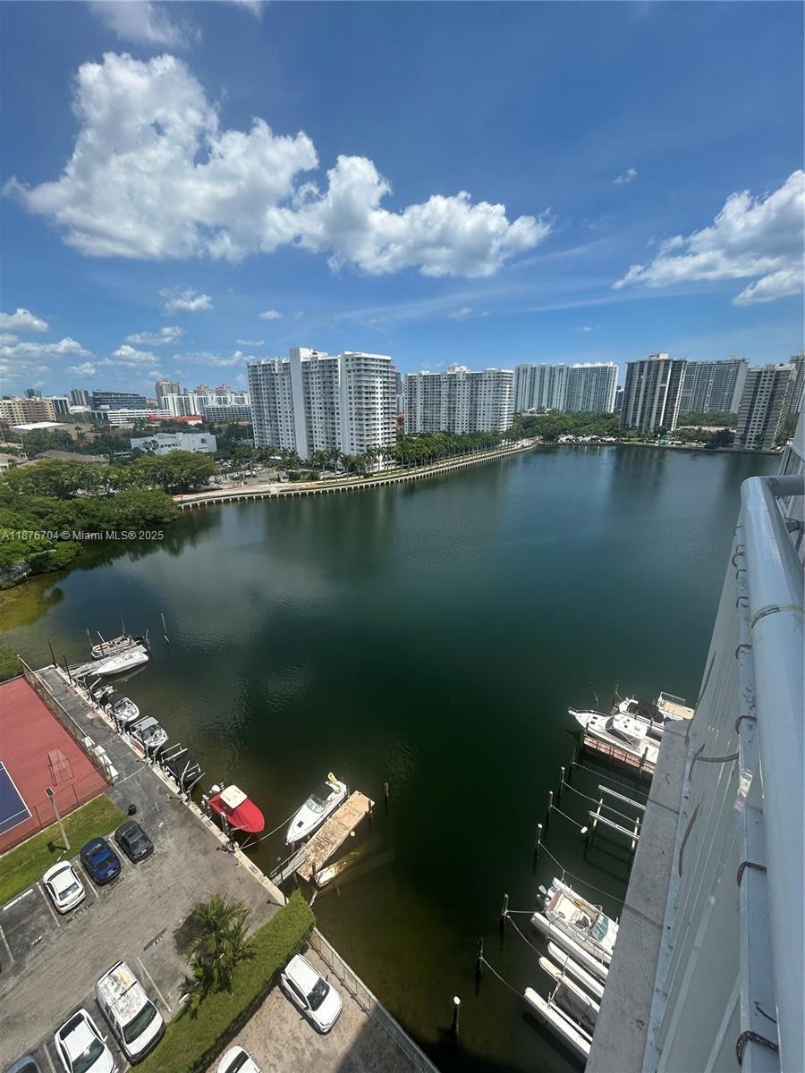 18081 Biscayne Boulevard, Unit 15024 Aventura, FL 33160 - Photo 1 of 43