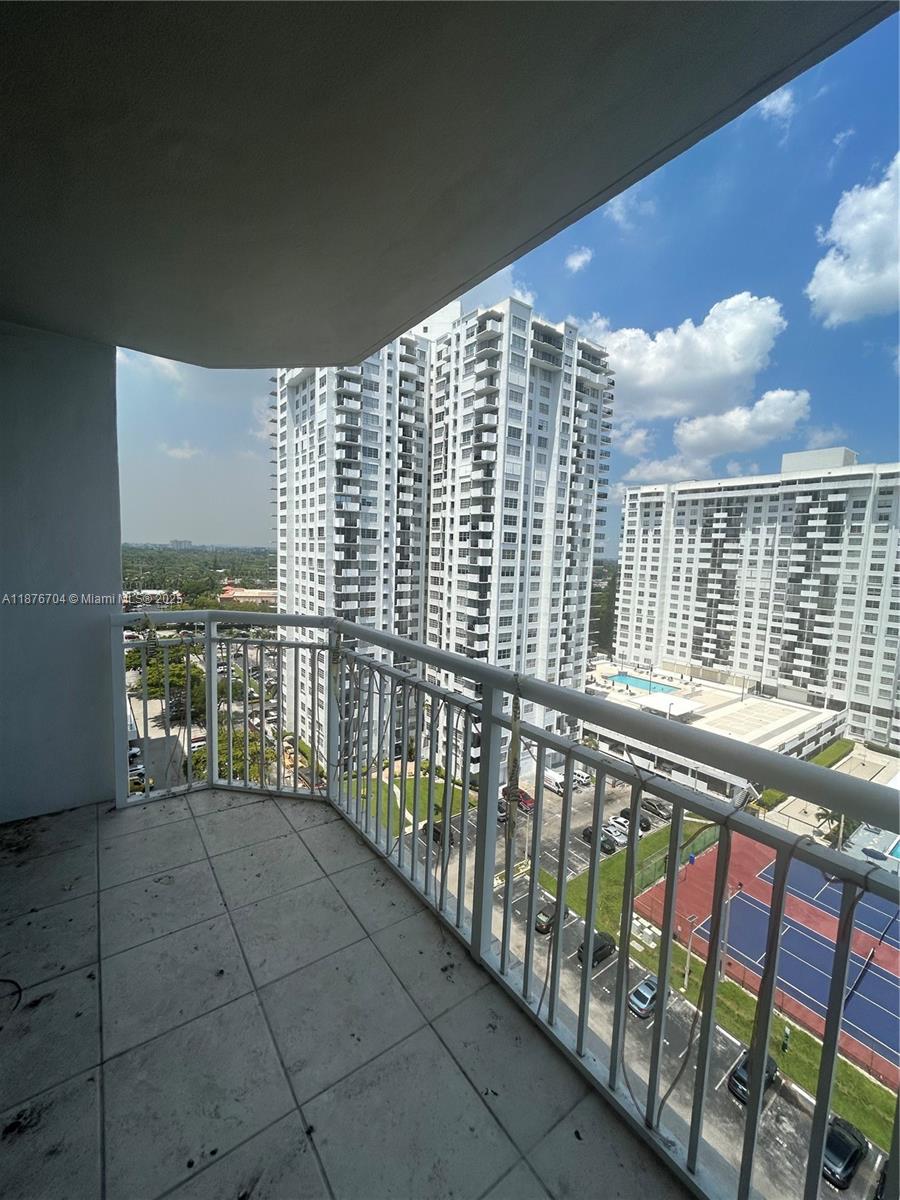 18081 Biscayne Boulevard, Unit 15024 Aventura, FL 33160 - Photo 27 of 43