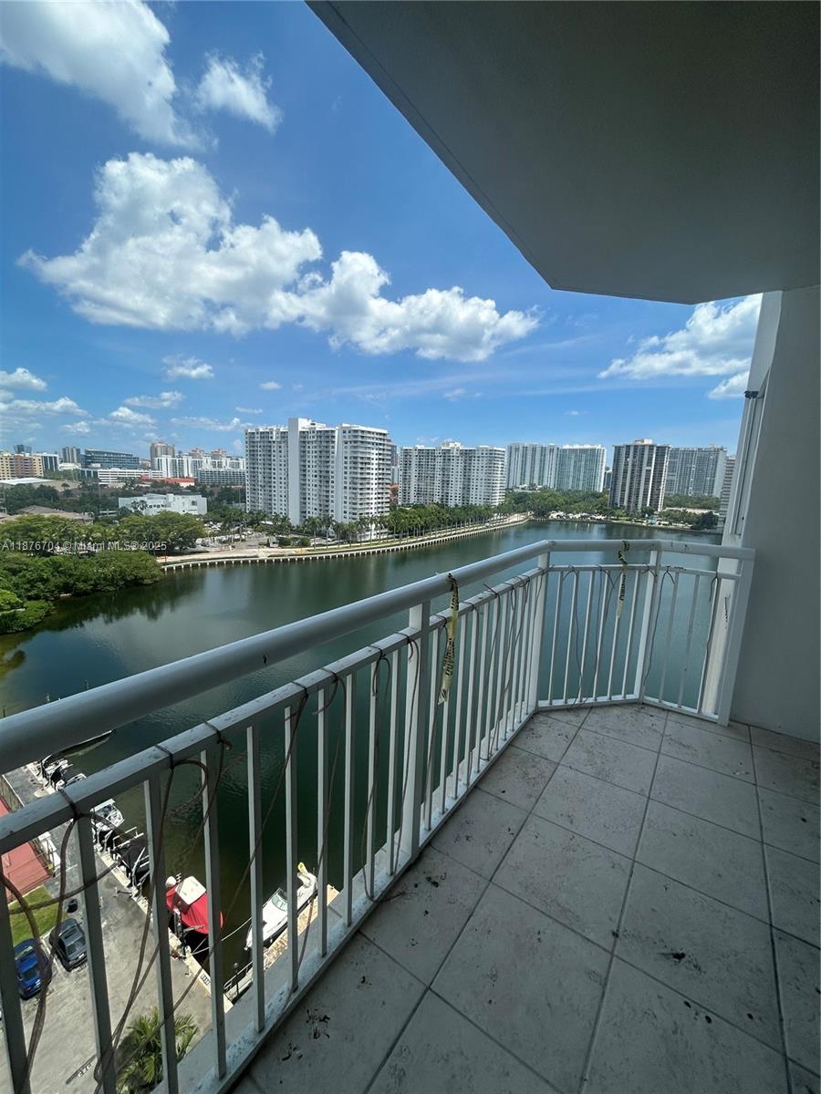 18081 Biscayne Boulevard, Unit 15024 Aventura, FL 33160 - Photo 29 of 43