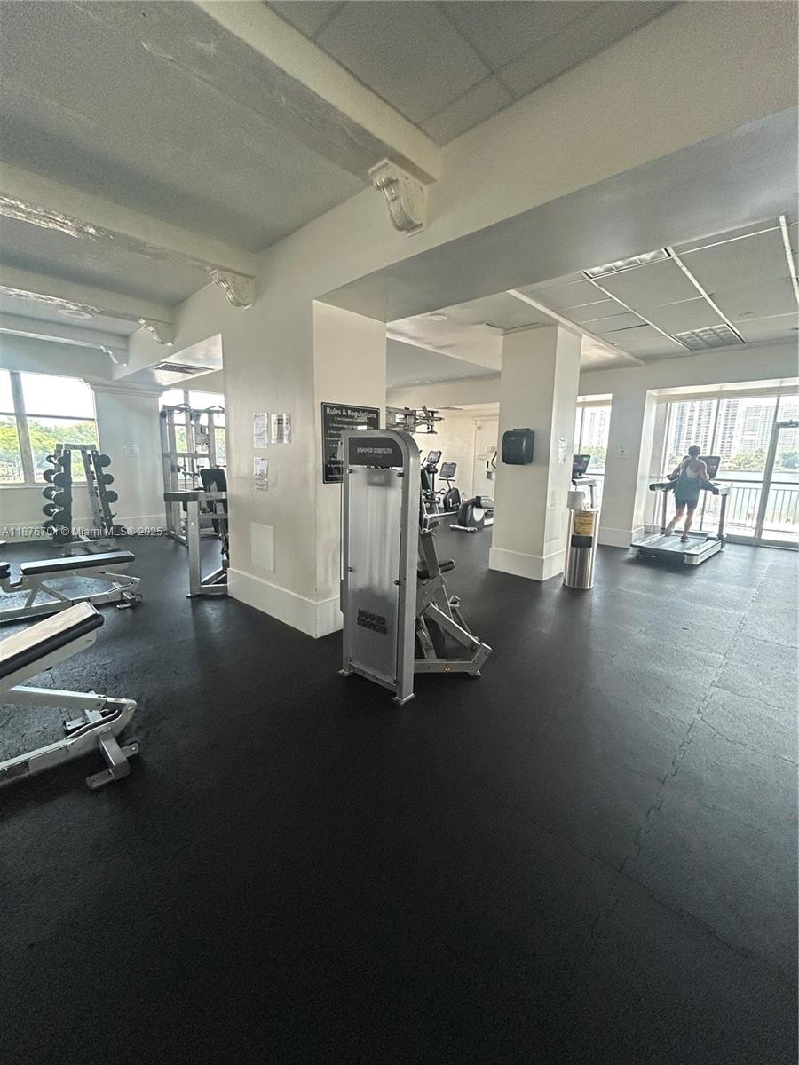 18081 Biscayne Boulevard, Unit 15024 Aventura, FL 33160 - Photo 34 of 43