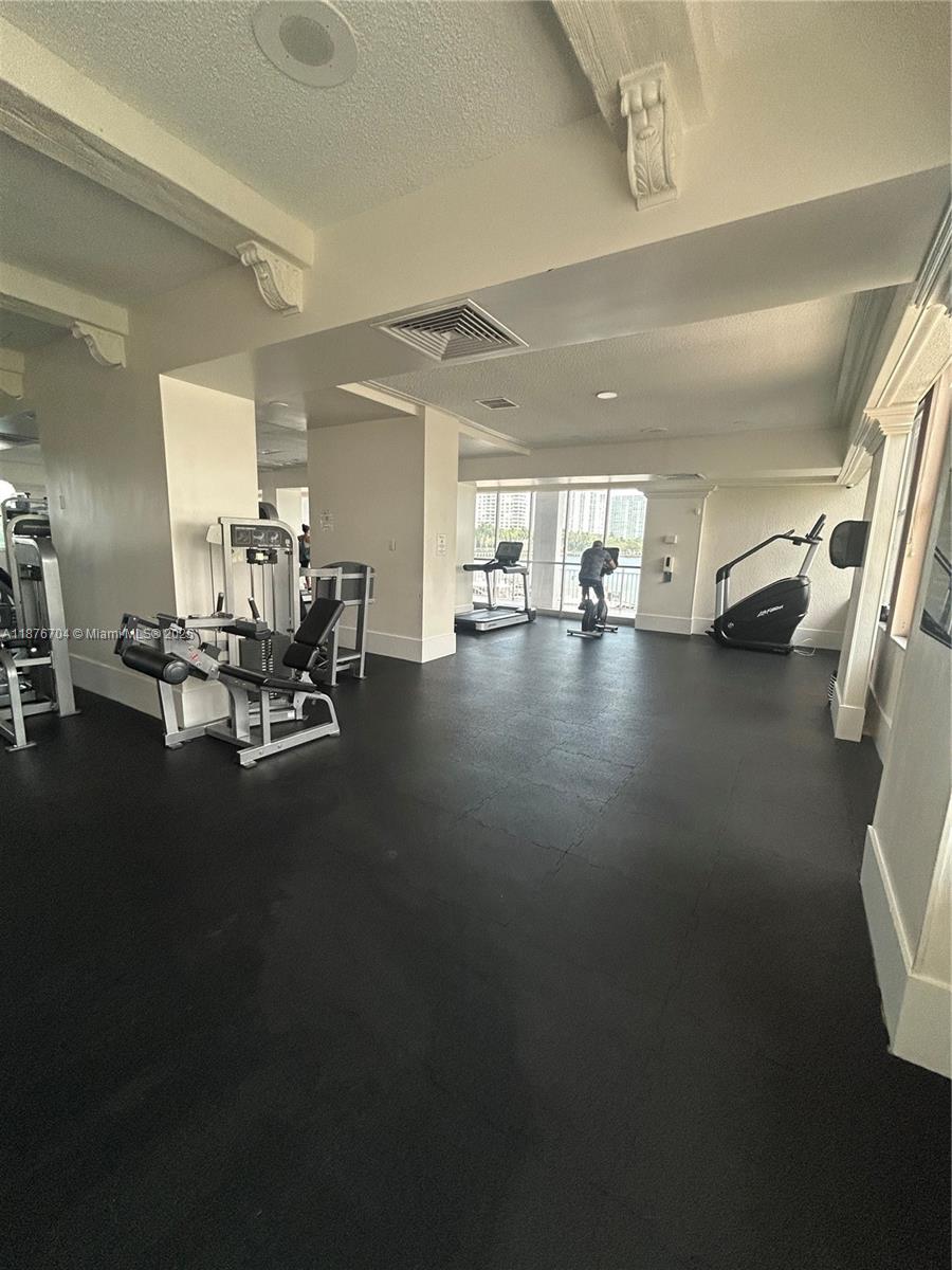 18081 Biscayne Boulevard, Unit 15024 Aventura, FL 33160 - Photo 35 of 43