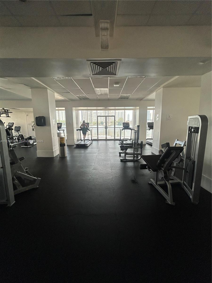 18081 Biscayne Boulevard, Unit 15024 Aventura, FL 33160 - Photo 36 of 43