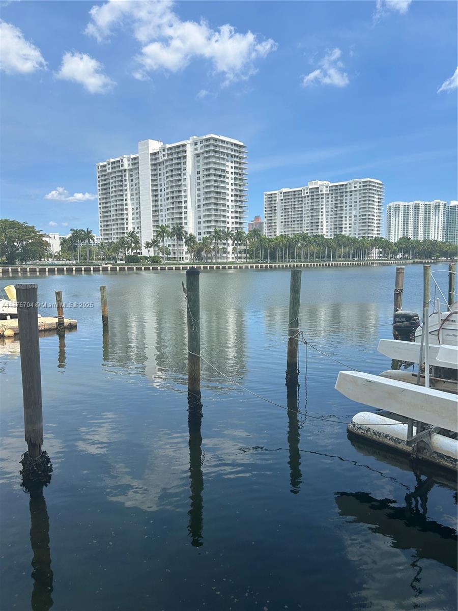 18081 Biscayne Boulevard, Unit 15024 Aventura, FL 33160 - Photo 41 of 43