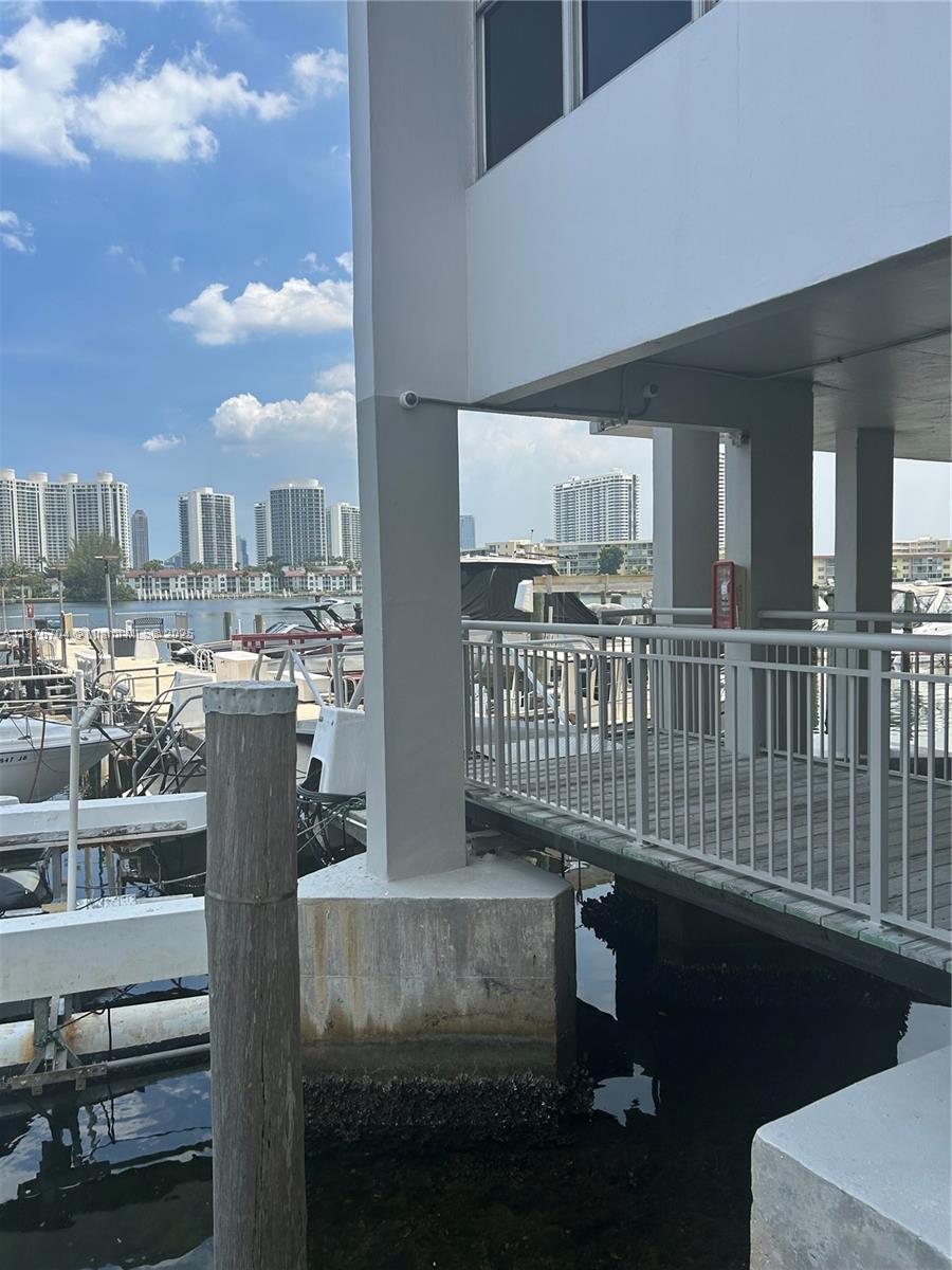 18081 Biscayne Boulevard, Unit 15024 Aventura, FL 33160 - Photo 42 of 43