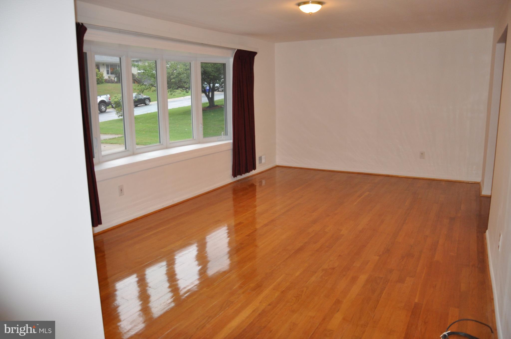2938 Craiglawn Road Silver Spring, MD 20904 - Photo 9 of 30 Living Room