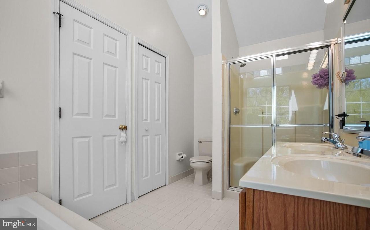 503 Ridgerun Lane Philadelphia, PA 19111 - Photo 28 of 48 Primary Bathroom