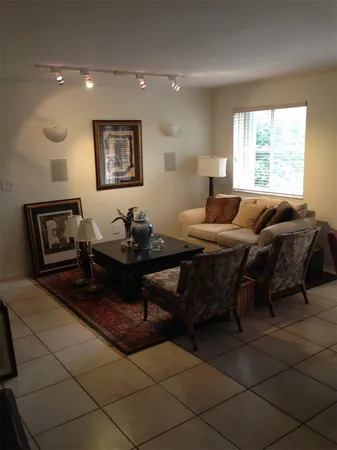 $2,900 | 1 Alhambra Circle, Unit 407, Coral Gables, FL 33134