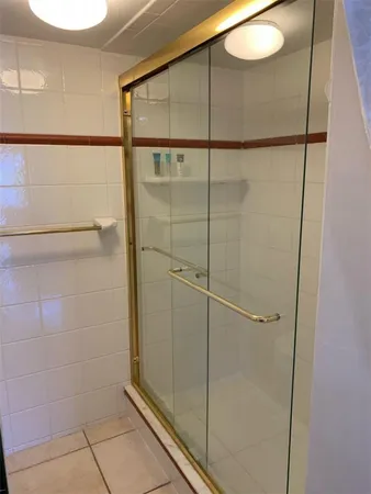$2,900 | 1 Alhambra Circle, Unit 407, Coral Gables, FL 33134
