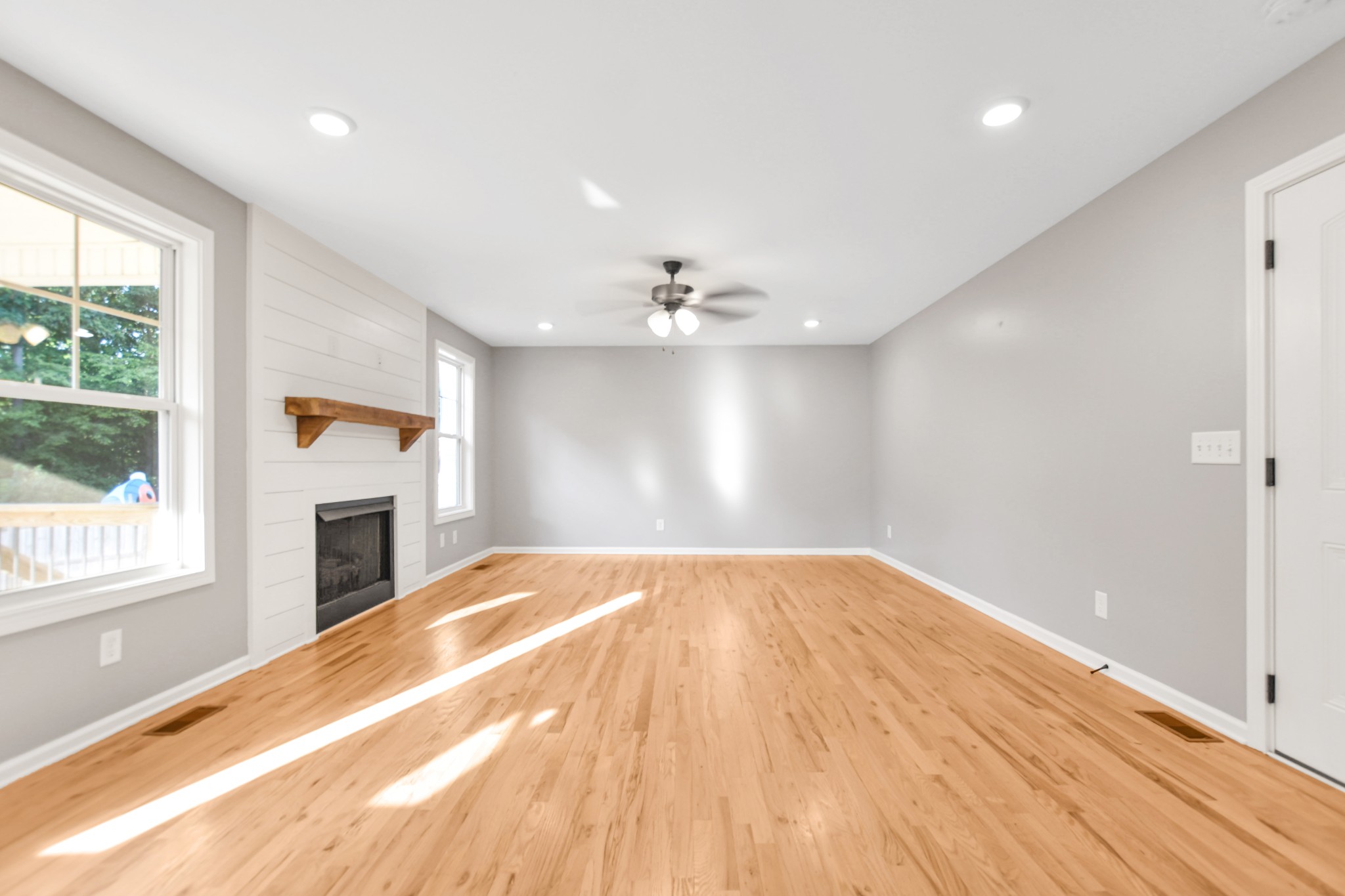 1824 Rains Road Clarksville, TN 37042 - Photo 3 of 20