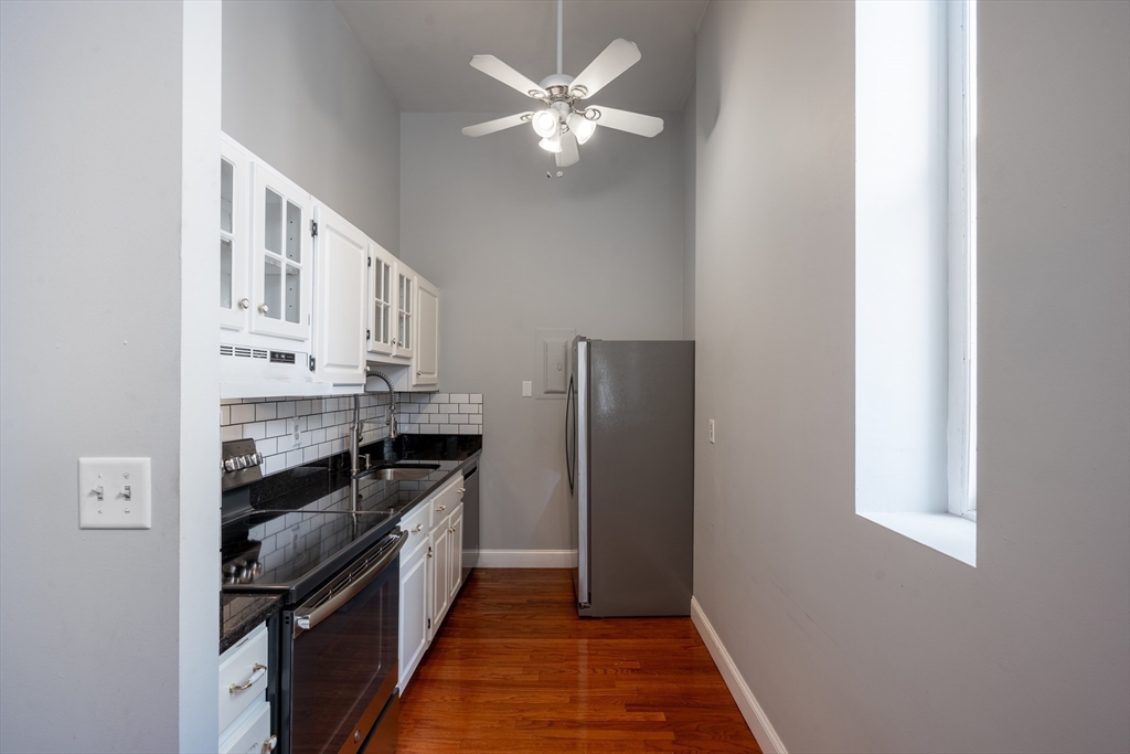 16 Balmoral Street, Unit 422 Andover, MA 01810 - Photo 8 of 34