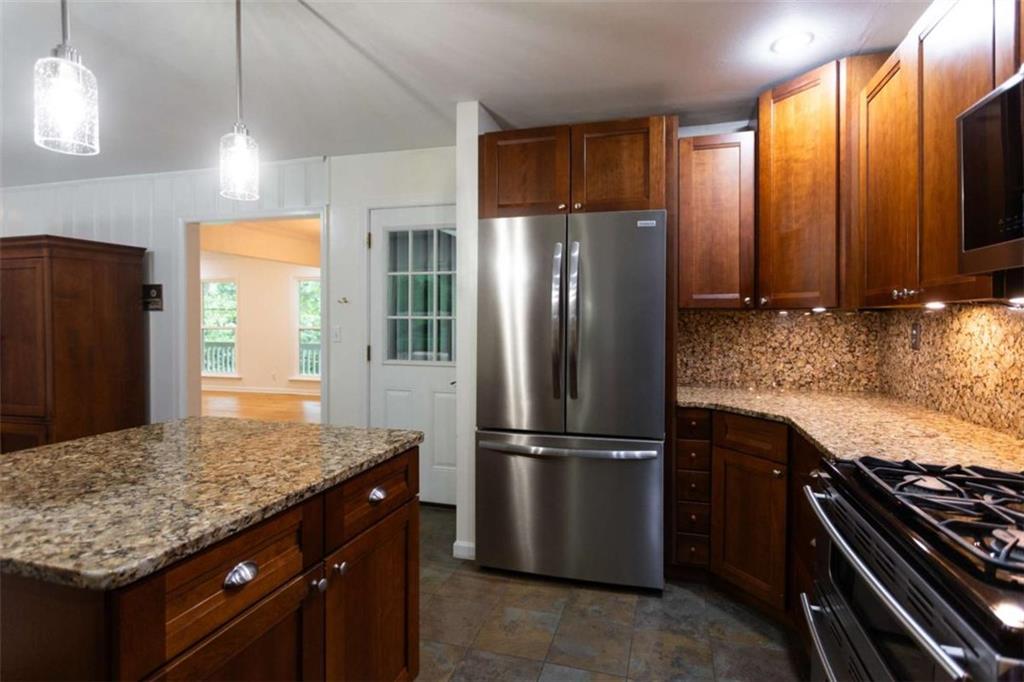 1025 Vistavia Circle Decatur, GA 30033 - Photo 21 of 56