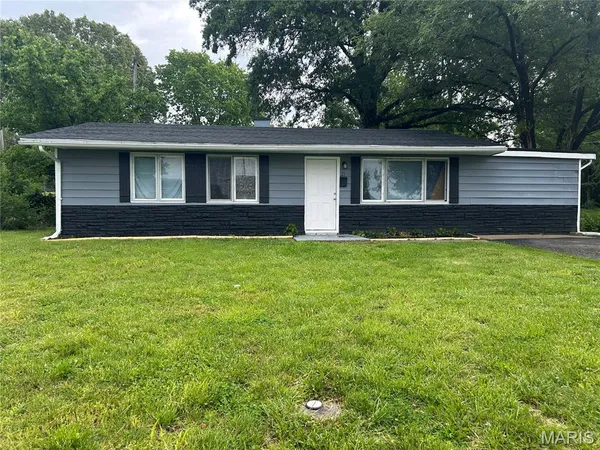 $110,000 | 21 West Adams Drive, Cahokia, IL 62206