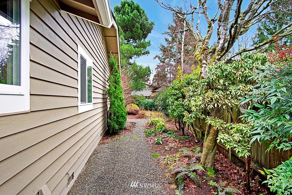 2527 173rd Place Southeast Bothell, WA 98012 - Photo 3 of 22 Gallery Image 3