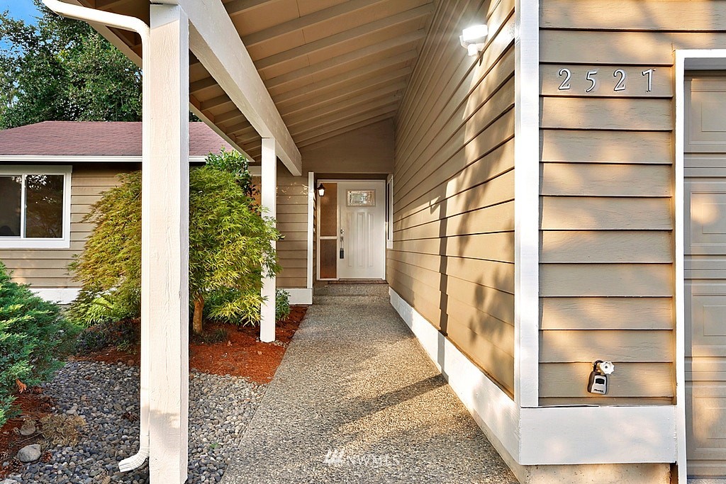 2527 173rd Place Southeast Bothell, WA 98012 - Photo 4 of 22 Gallery Image 4