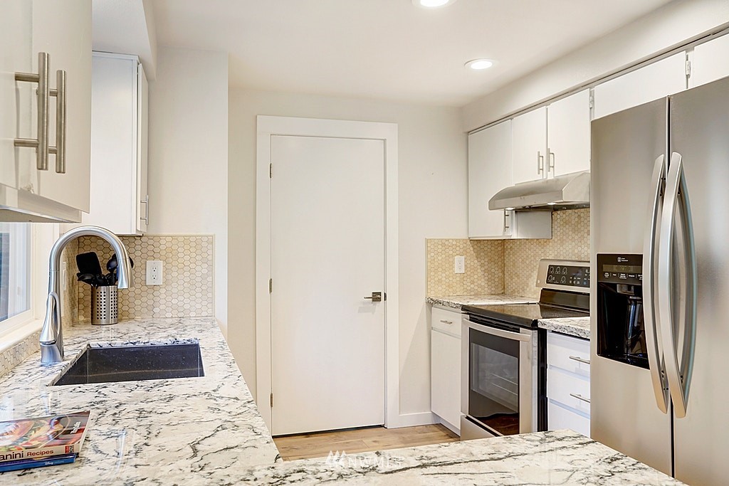 2527 173rd Place Southeast Bothell, WA 98012 - Photo 7 of 22 Gallery Image 7