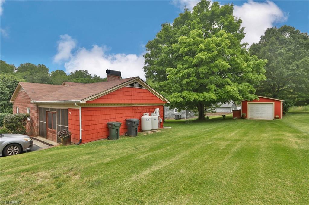 164 Edgewood Drive Elkin, NC 28621 - Photo 4 of 41