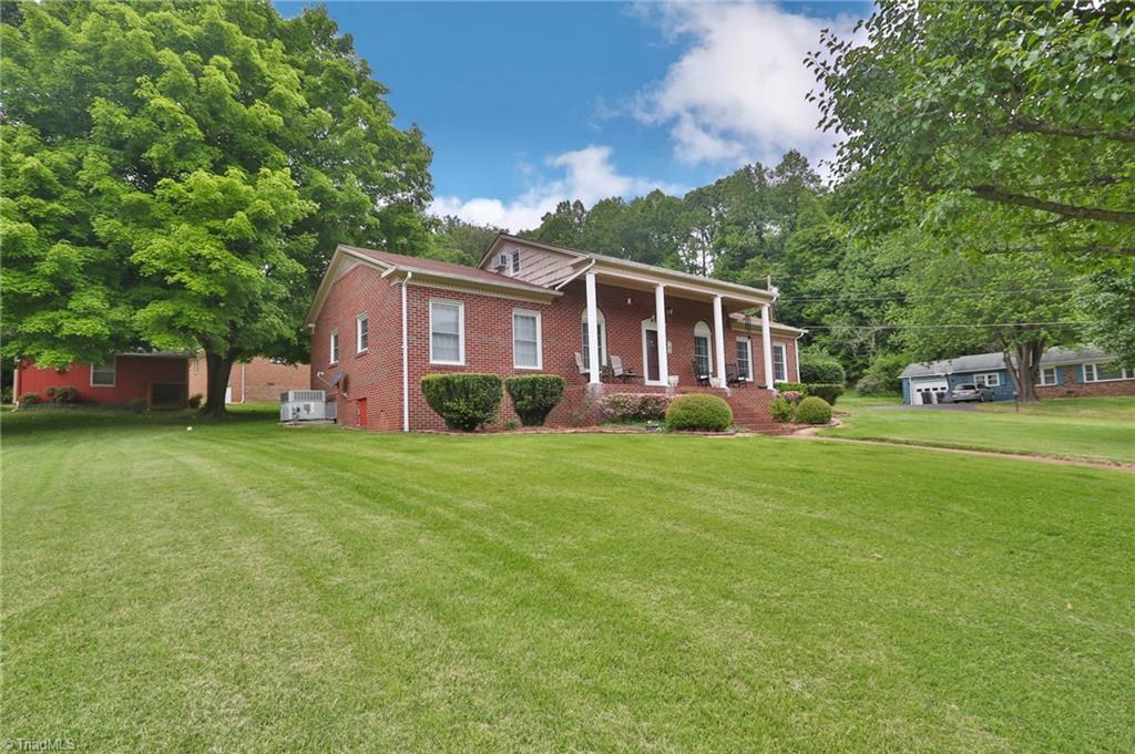 164 Edgewood Drive Elkin, NC 28621 - Photo 5 of 41