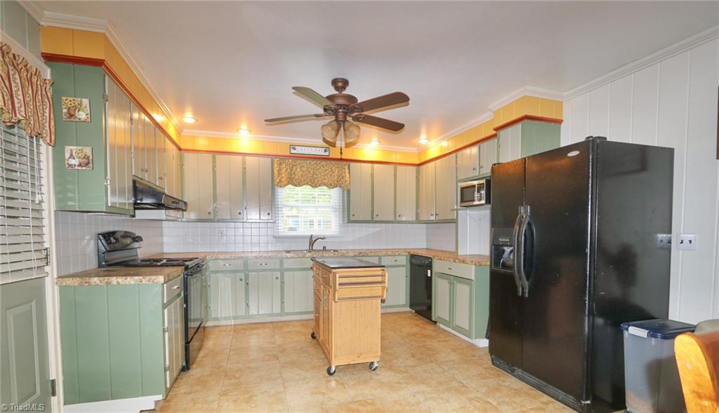 164 Edgewood Drive Elkin, NC 28621 - Photo 7 of 41