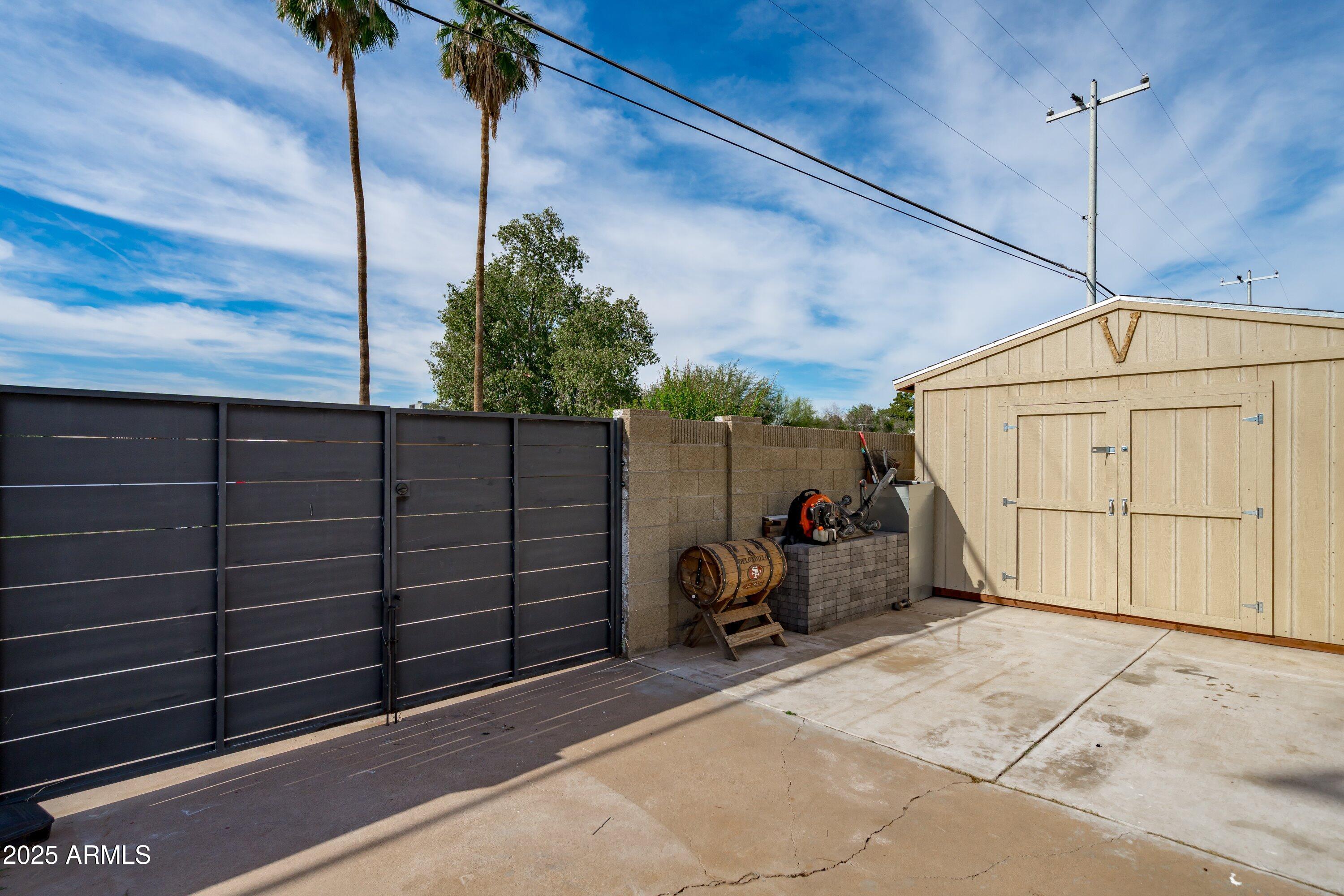 2201 East Weldon Avenue Phoenix, AZ 85016 - Photo 40 of 41 a view of a garage