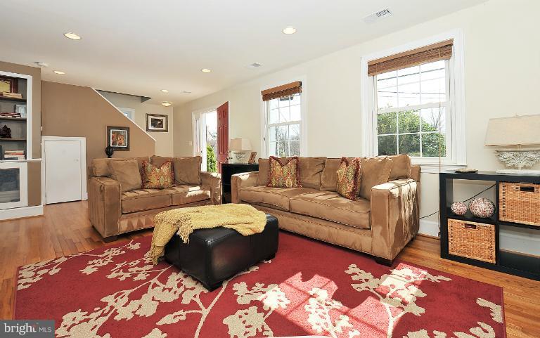 30 East Braddock Road Alexandria, VA 22301 - Photo 16 of 30 Living Room