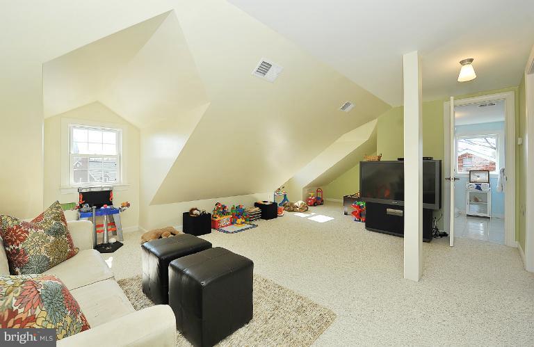 30 East Braddock Road Alexandria, VA 22301 - Photo 18 of 30 Family Room