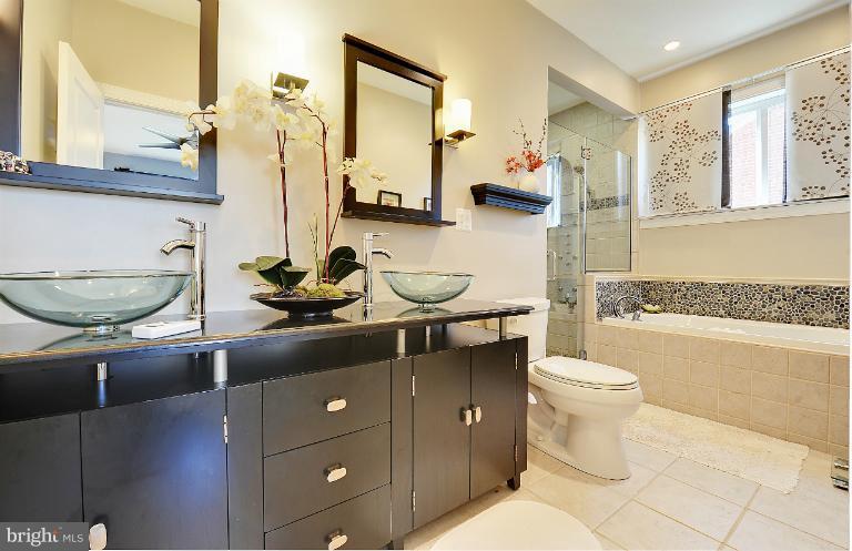 30 East Braddock Road Alexandria, VA 22301 - Photo 5 of 30 Bath (Master)
