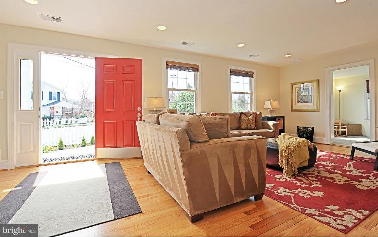 30 East Braddock Road Alexandria, VA 22301 - Photo 8 of 30 Living Room