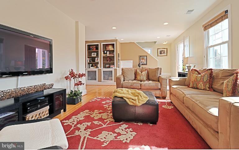 30 East Braddock Road Alexandria, VA 22301 - Photo 9 of 30 Living Room