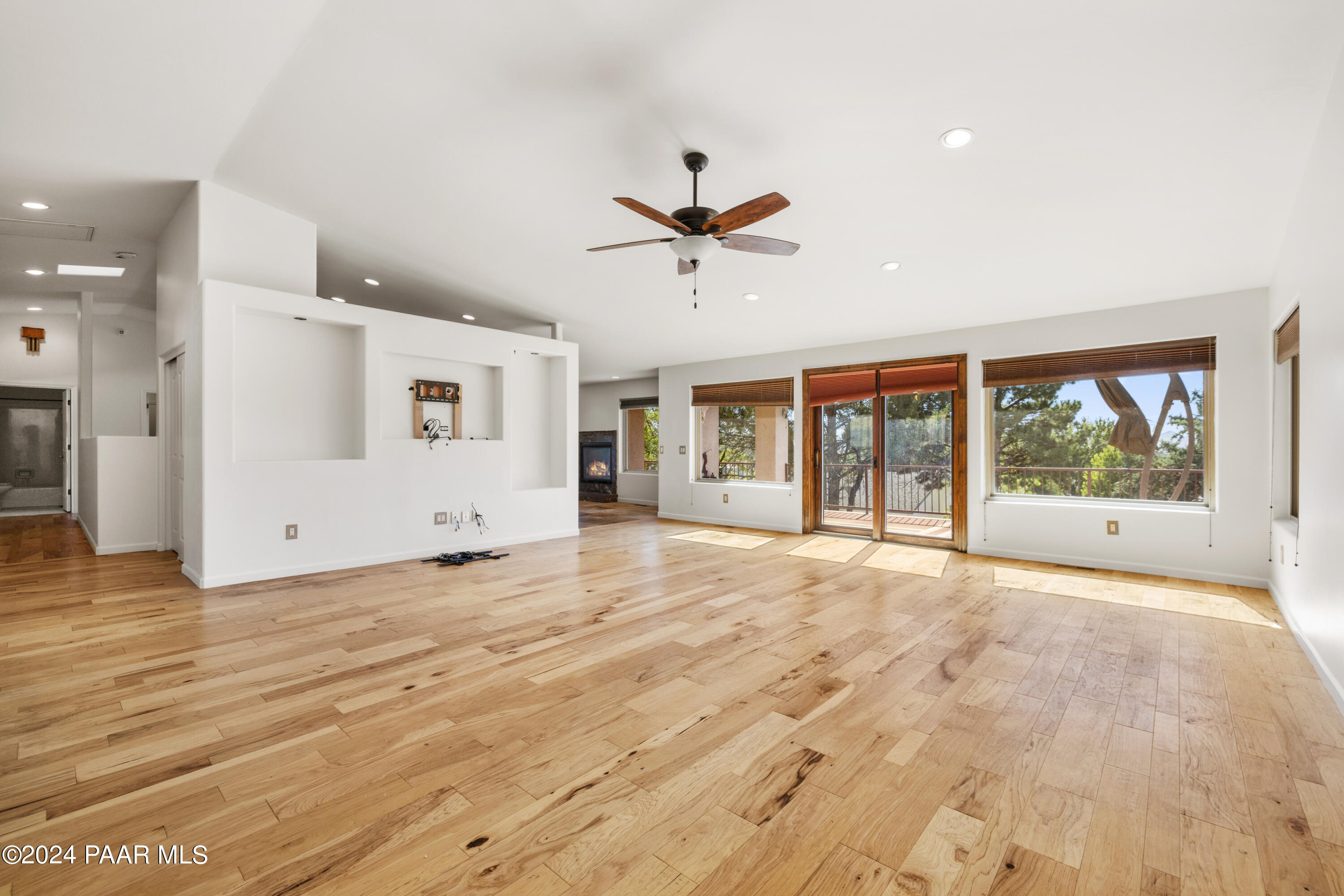 10695 Straight Arrow Road Dewey, AZ 86327 - Photo 11 of 50 11-Living Room_1