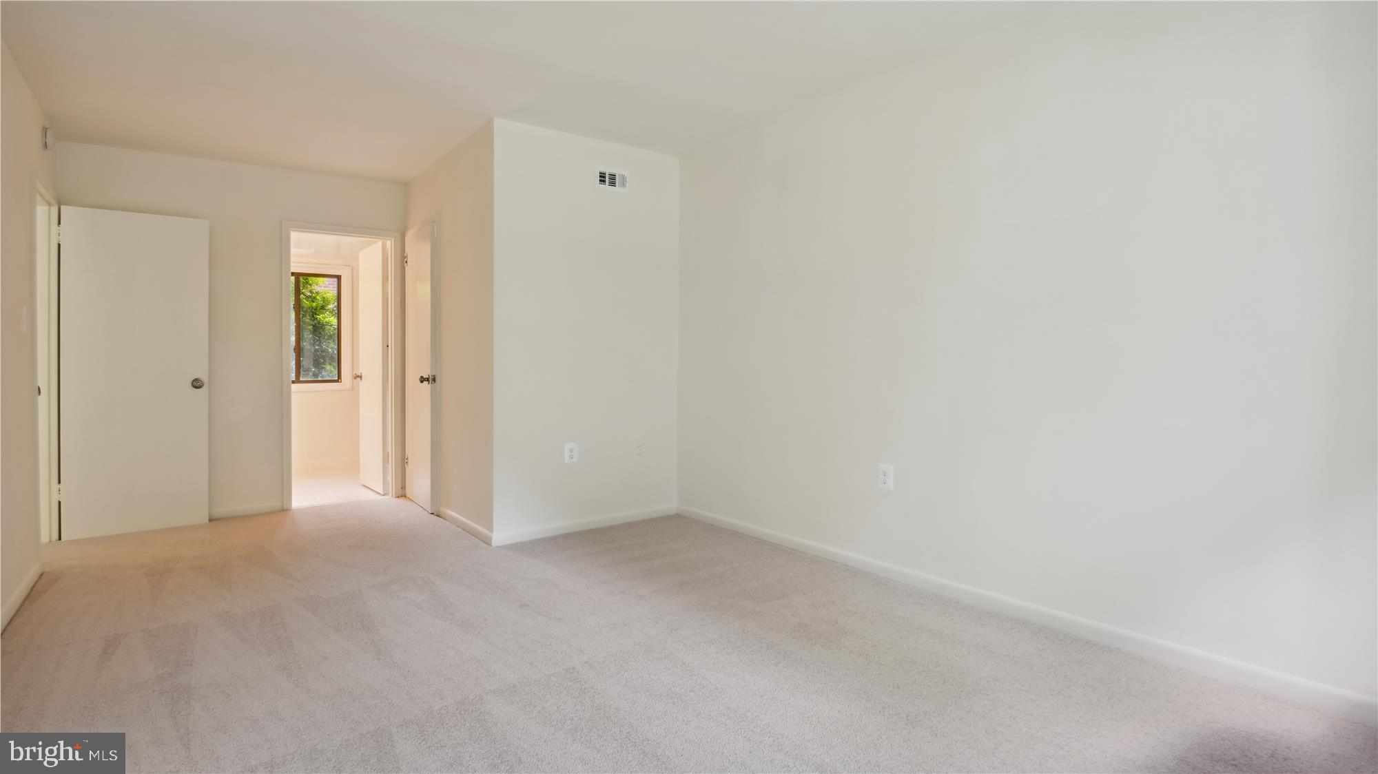 1429 Northgate Square, Unit 1C Reston, VA 20190 - Photo 12 of 25 Primary Bedroom to En-Suite Bath