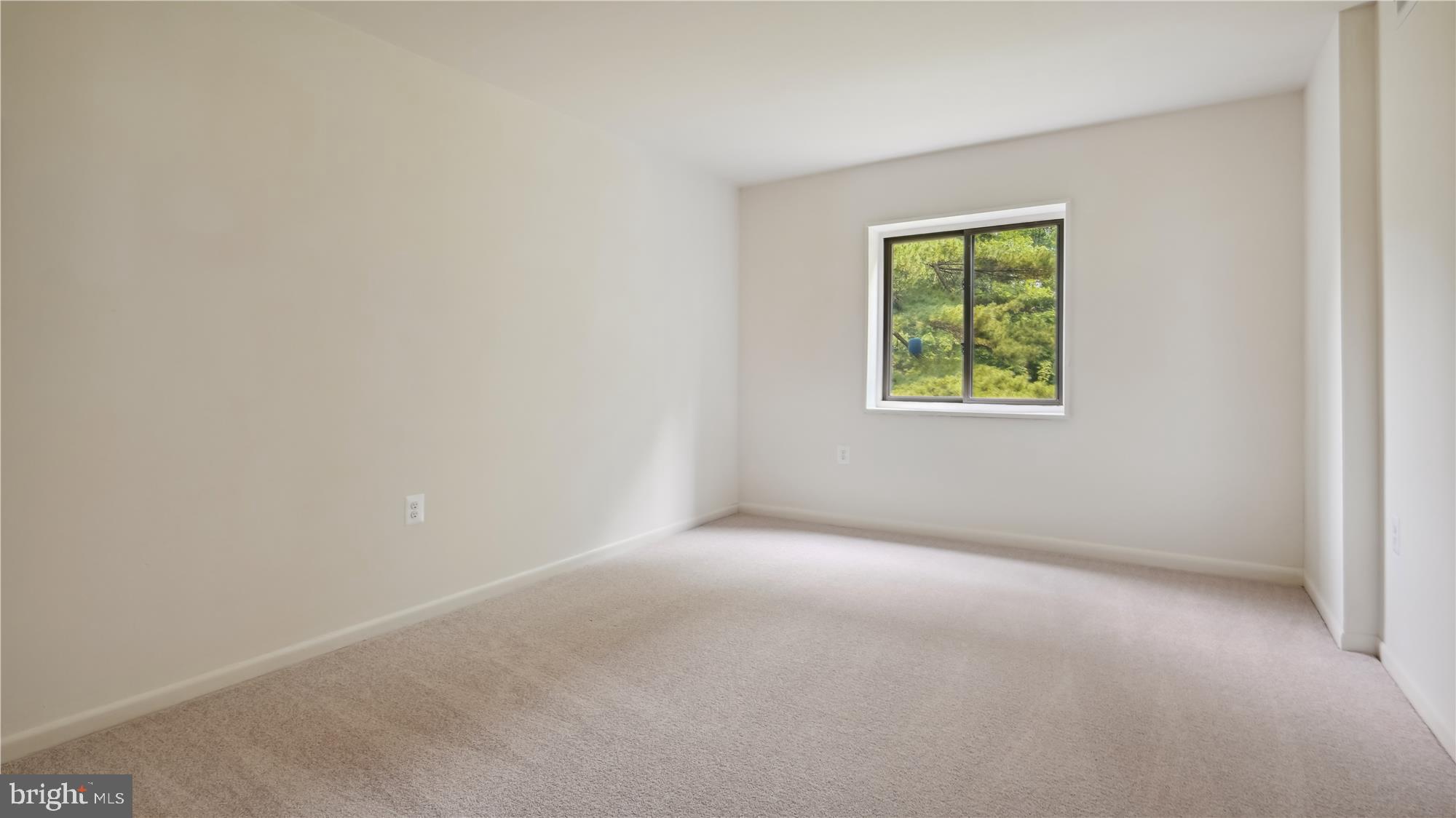 1429 Northgate Square, Unit 1C Reston, VA 20190 - Photo 10 of 25 Spacious Primary Bedroom