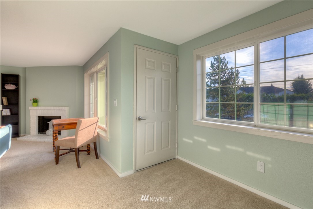 12404 East Gibson Road, Unit 206 Everett, WA 98204 - Photo 5 of 19 Gallery Image 5