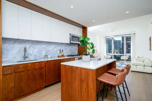 $819,000 | 75 Park Lane South, Unit 1009, Jersey City, NJ 07310