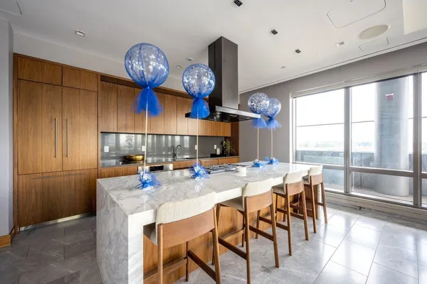 $819,000 | 75 Park Lane South, Unit 1009, Jersey City, NJ 07310