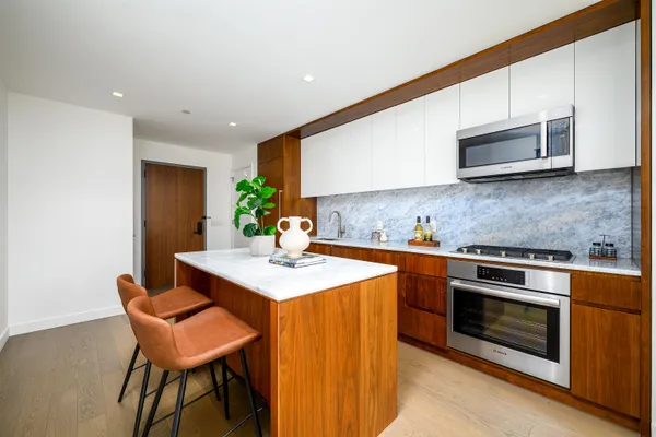 $819,000 | 75 Park Lane South, Unit 1009, Jersey City, NJ 07310