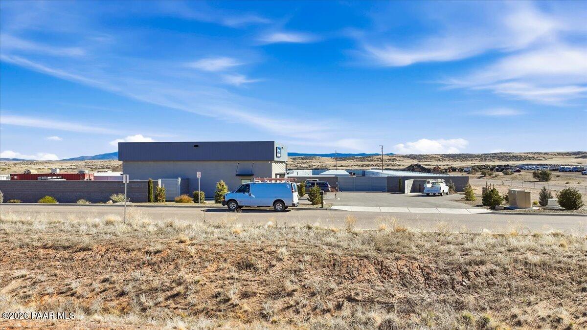 6734 Generation Lane Prescott, AZ 86301 - Photo 4 of 18 a view of a big room with wooden fence