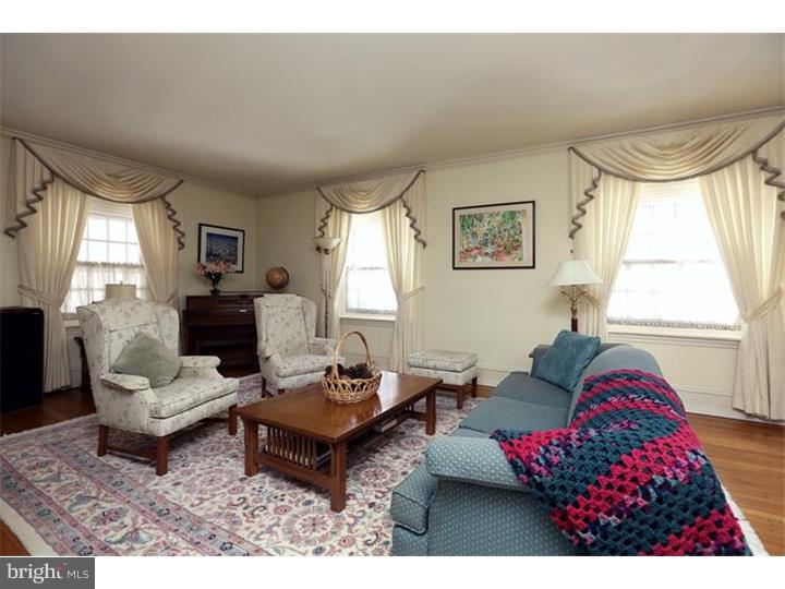 3817 The Oak Road Philadelphia, PA 19129 - Photo 3 of 25 Gallery Image 3
