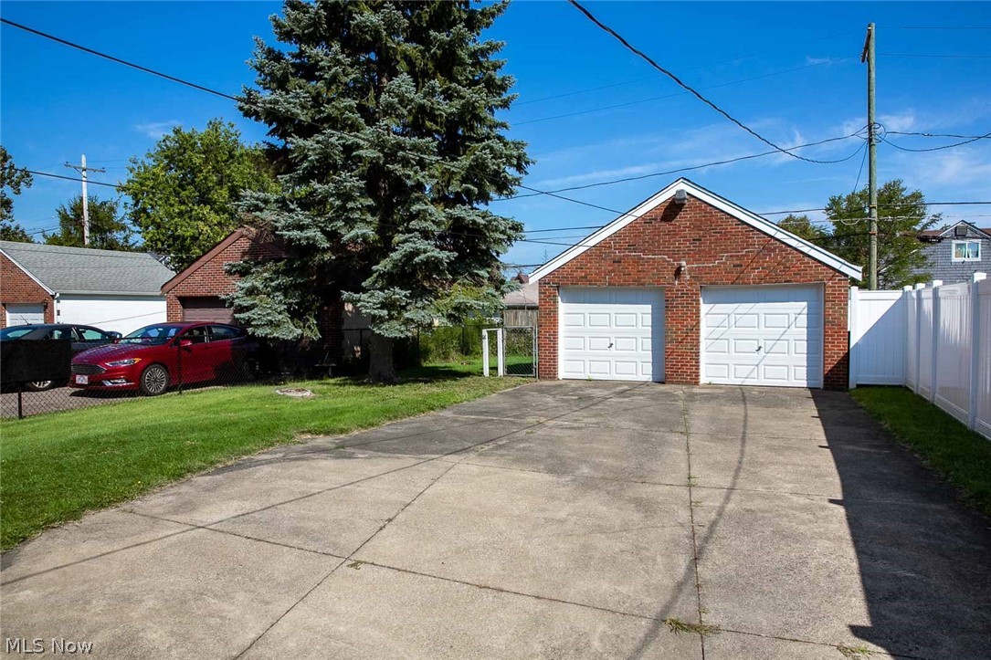 7412 Spring Garden Road Cleveland, OH 44129 - Photo 24 of 27