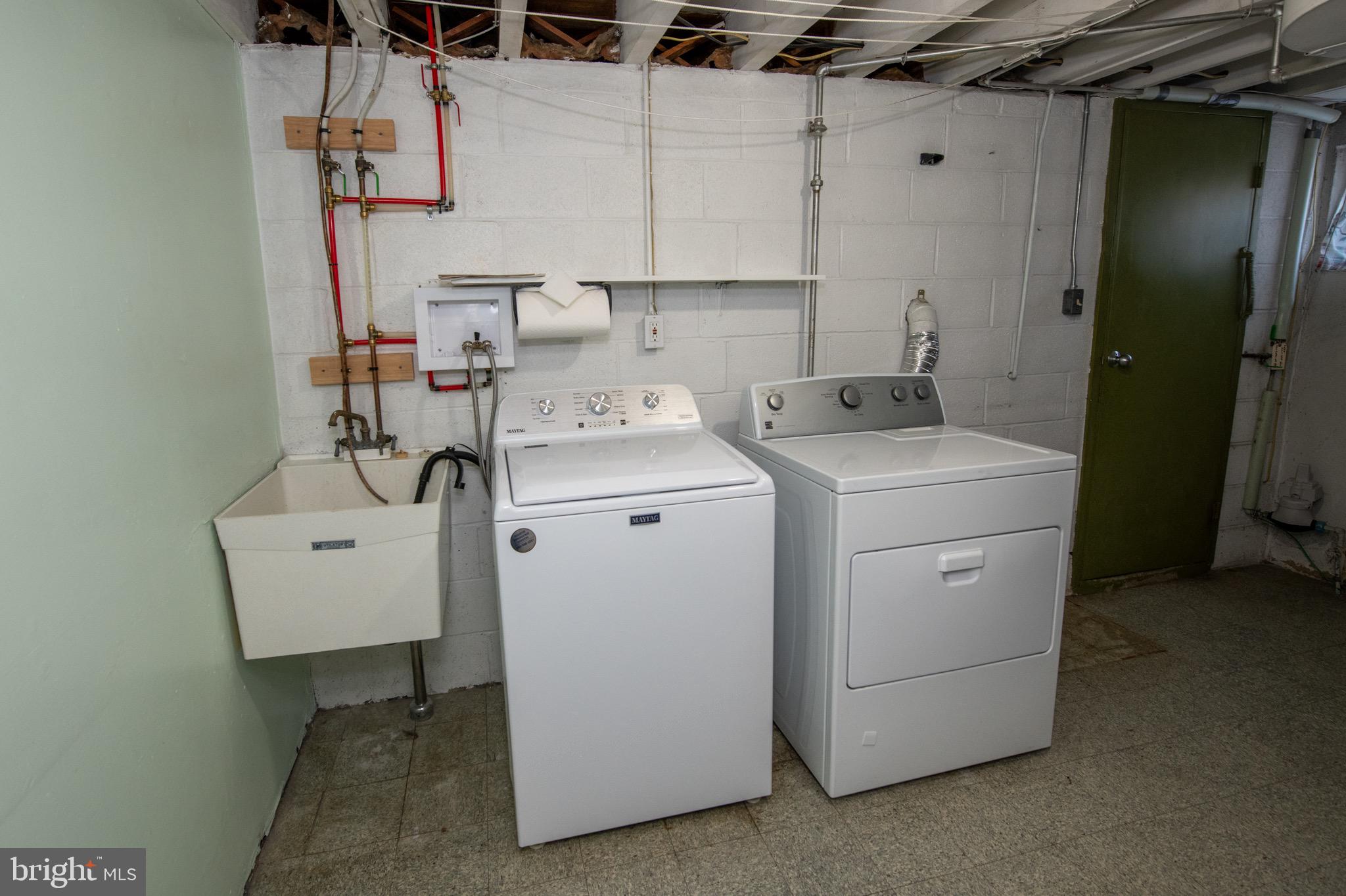 3210 Ancona Road Philadelphia, PA 19154 - Photo 37 of 46 a utility room with dryer and washer