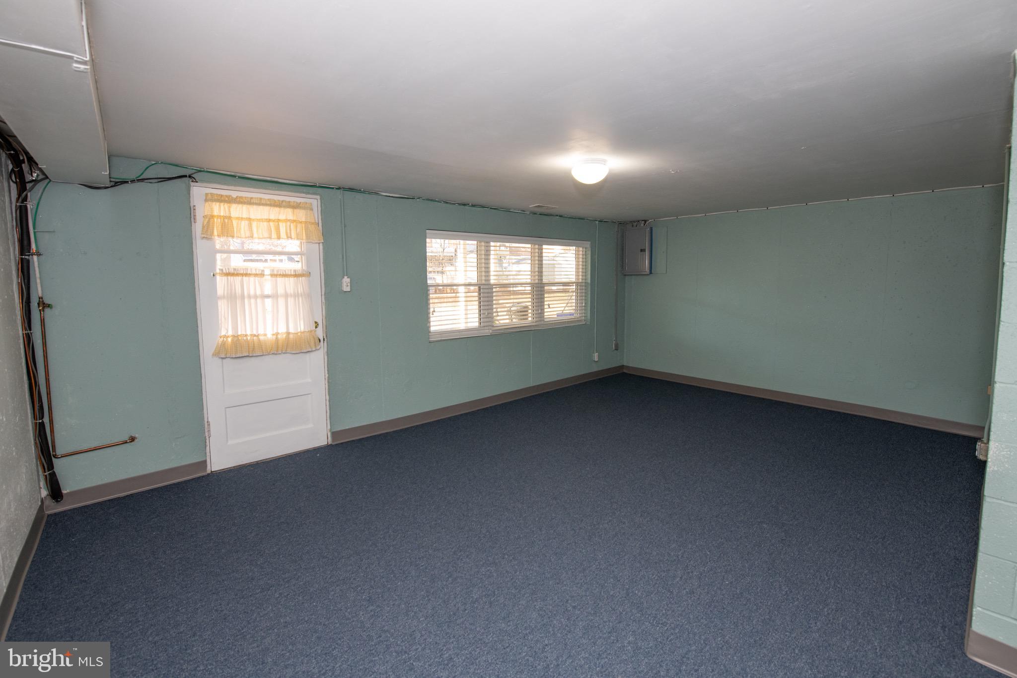 3210 Ancona Road Philadelphia, PA 19154 - Photo 38 of 46 an empty room with windows