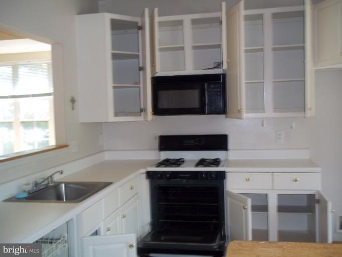 4248 Huntshire Road Randallstown, MD 21133 - Photo 1 of 4 Kitchen