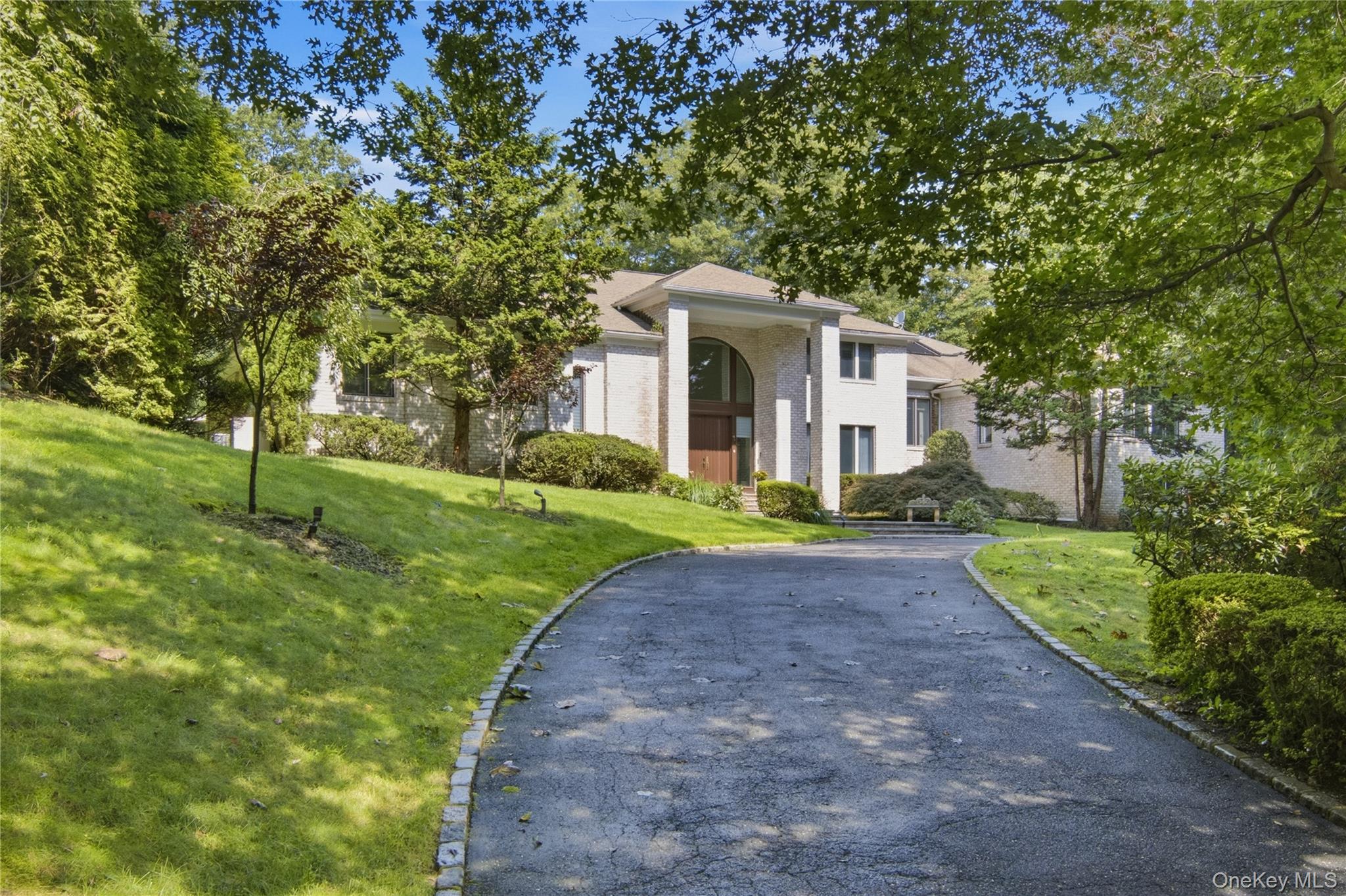 3 White Birch Road Syosset, NY 11791 - Photo 2 of 33 Gallery Image 2