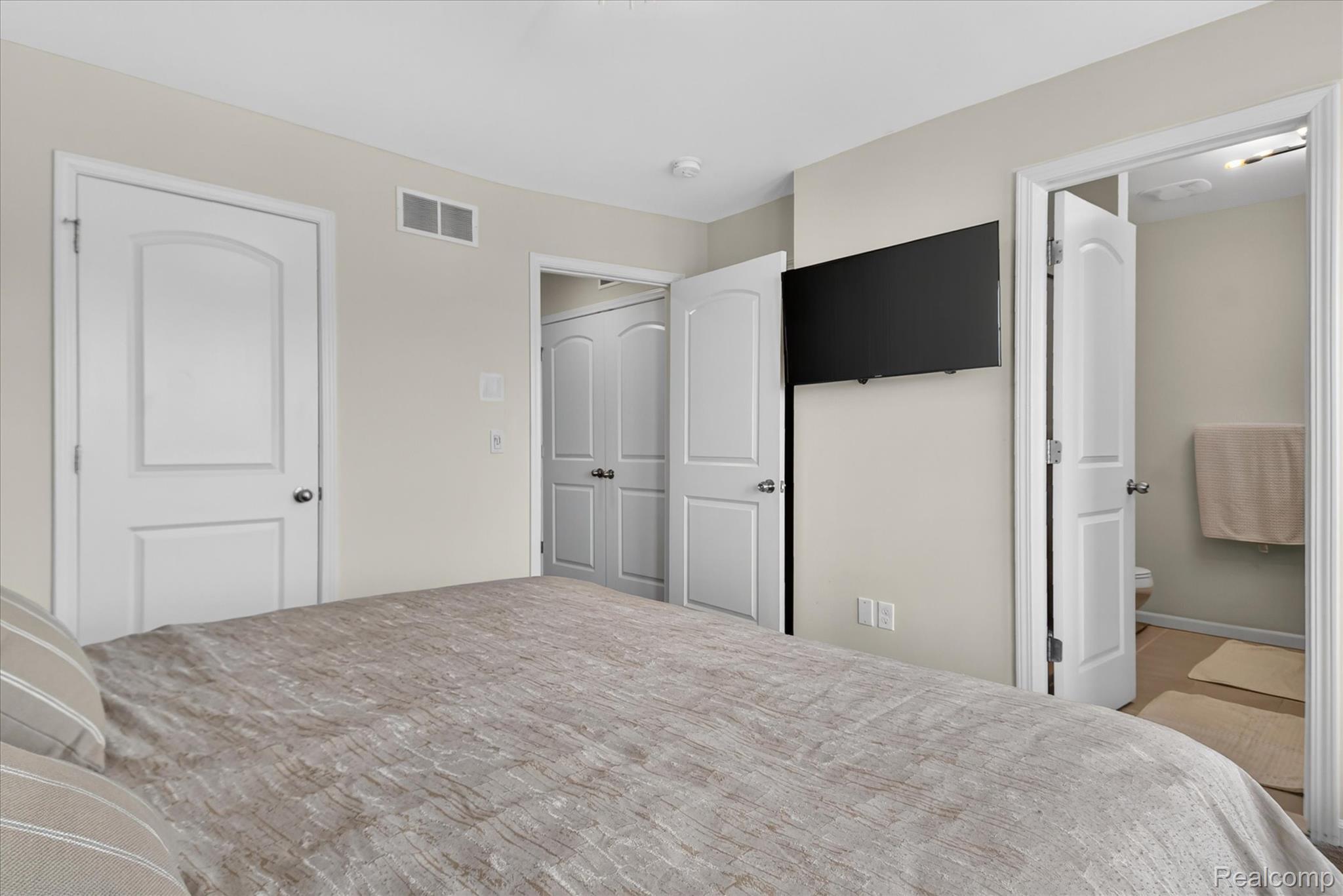 2500 Normandy Road, Unit 2 Royal Oak, MI 48073 - Photo 22 of 35