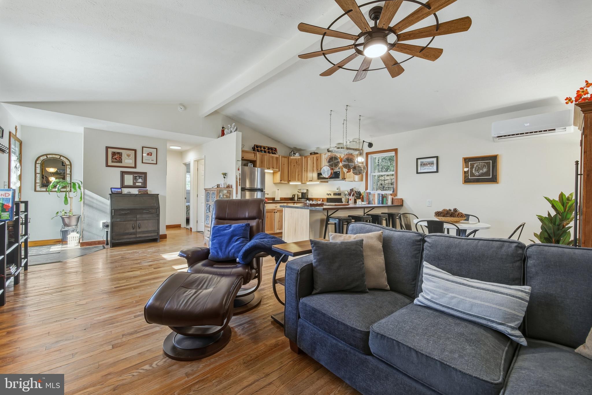 151 Patrick Lane Mount Jackson, VA 22842 - Photo 15 of 55 Living Room