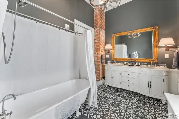 $799,900 | 876 West State Street, Jacksonville, IL 62650