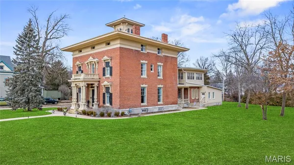 $799,900 | 876 West State Street, Jacksonville, IL 62650