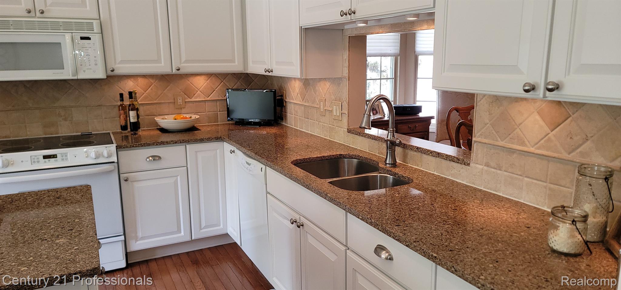 1101 Rock Valley Drive Rochester, MI 48307 - Photo 9 of 41 All Appliances Included