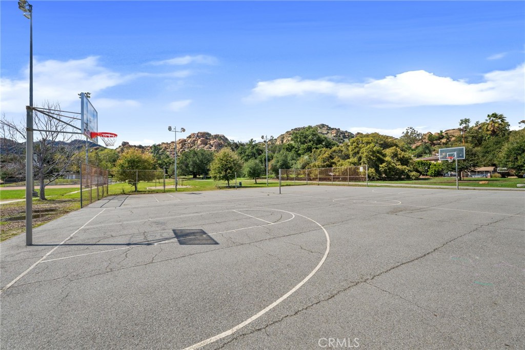 10179 Larwin Avenue, Unit 5 Chatsworth, CA 91311 - Photo 33 of 53 a view of a basketball court